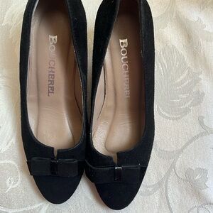 Hiii everyone! Welcome! Today I’m selling this spectacular shoes all brand new